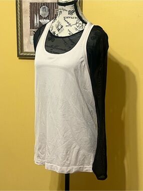 lululemon athletica White Scoop Neck Tank size 10